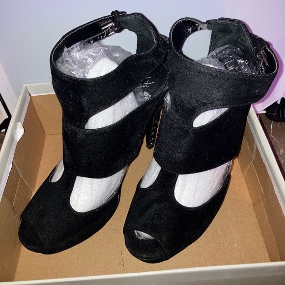 Colin Stuart Suede Stiletto - Picture 2 of 5